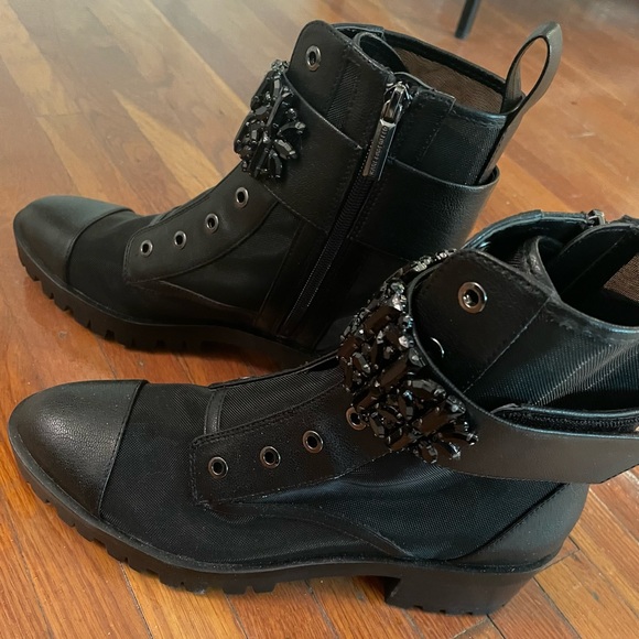 Karl Lagerfeld Women's "Pippa" Payson Jeweled Boots w/ mesh inset Black Size 9M - Picture 2 of 3